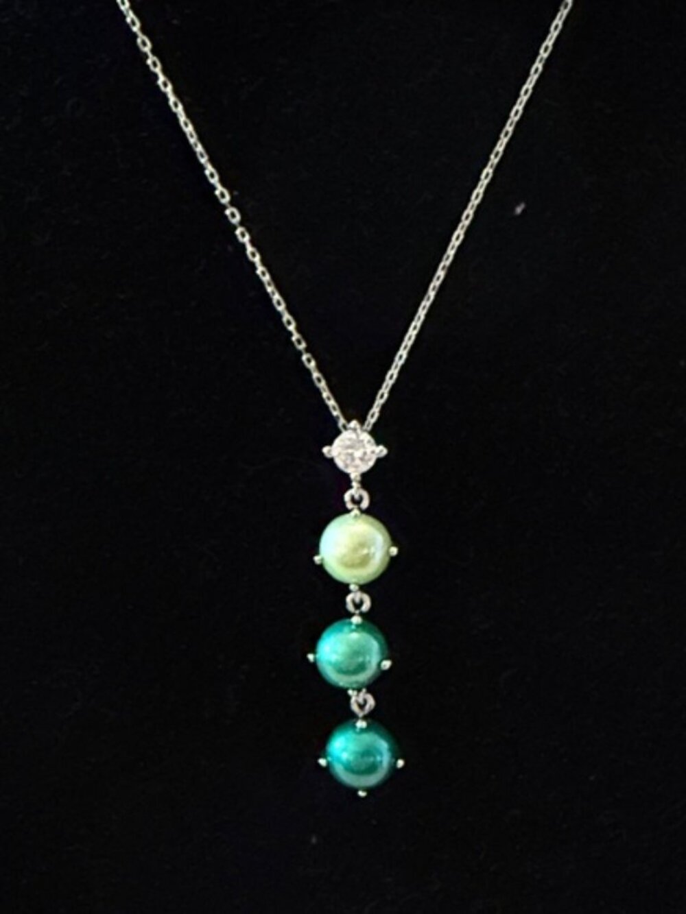 Elegant Silver and Green Pendant Necklace